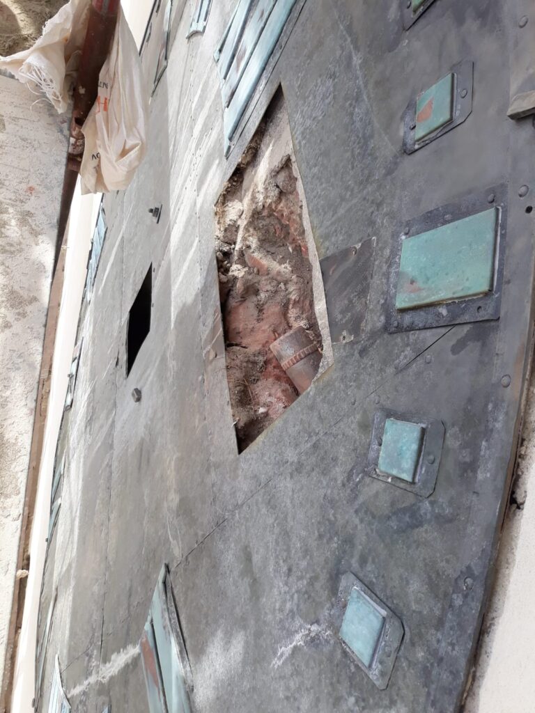 Proiectil exploziv de calibrul de 76 mm, găsit în ceasul Bisericii Evanghelice din Sibiu
