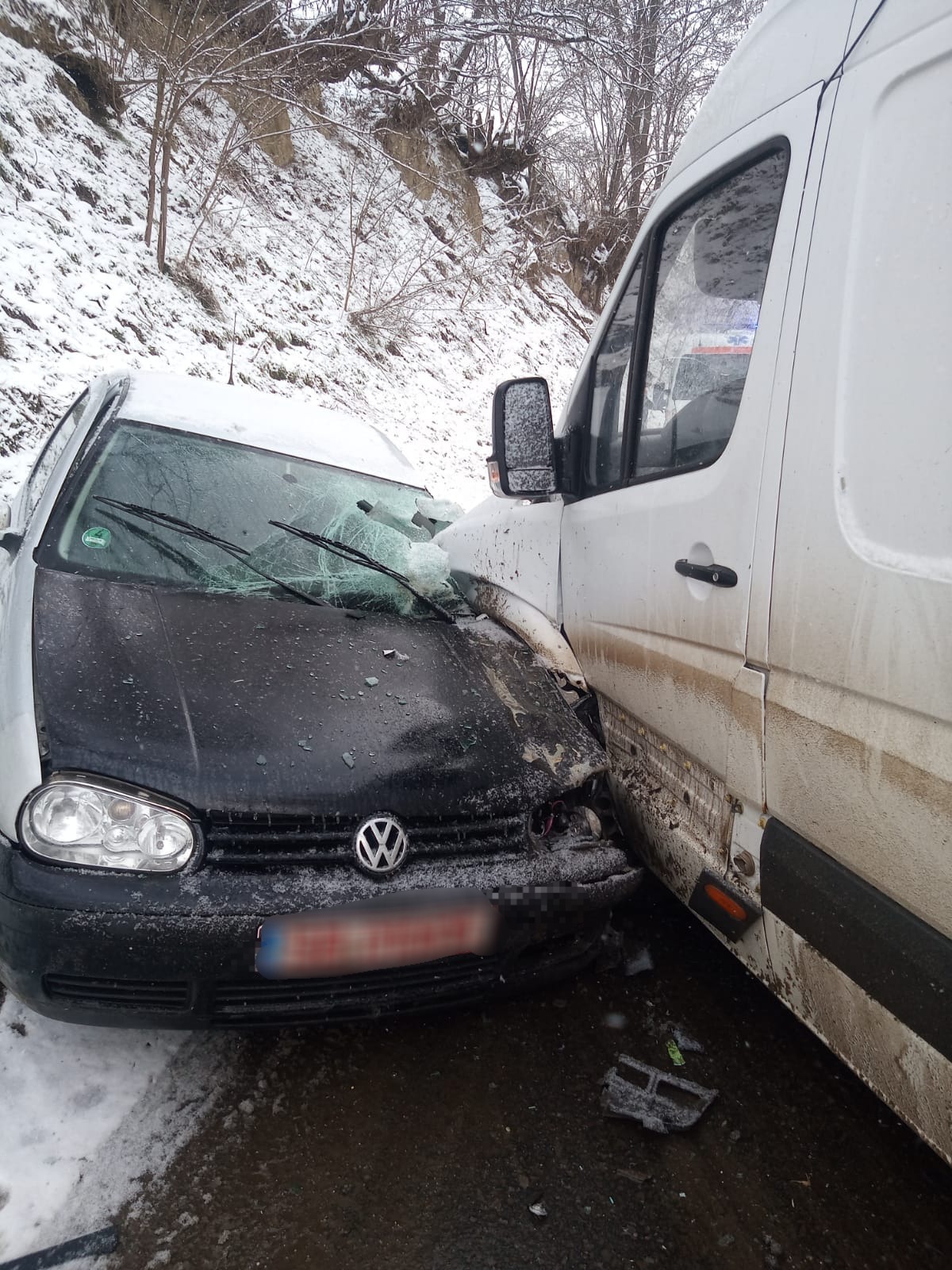 Impact între două autovehicule în localitatea Laslea