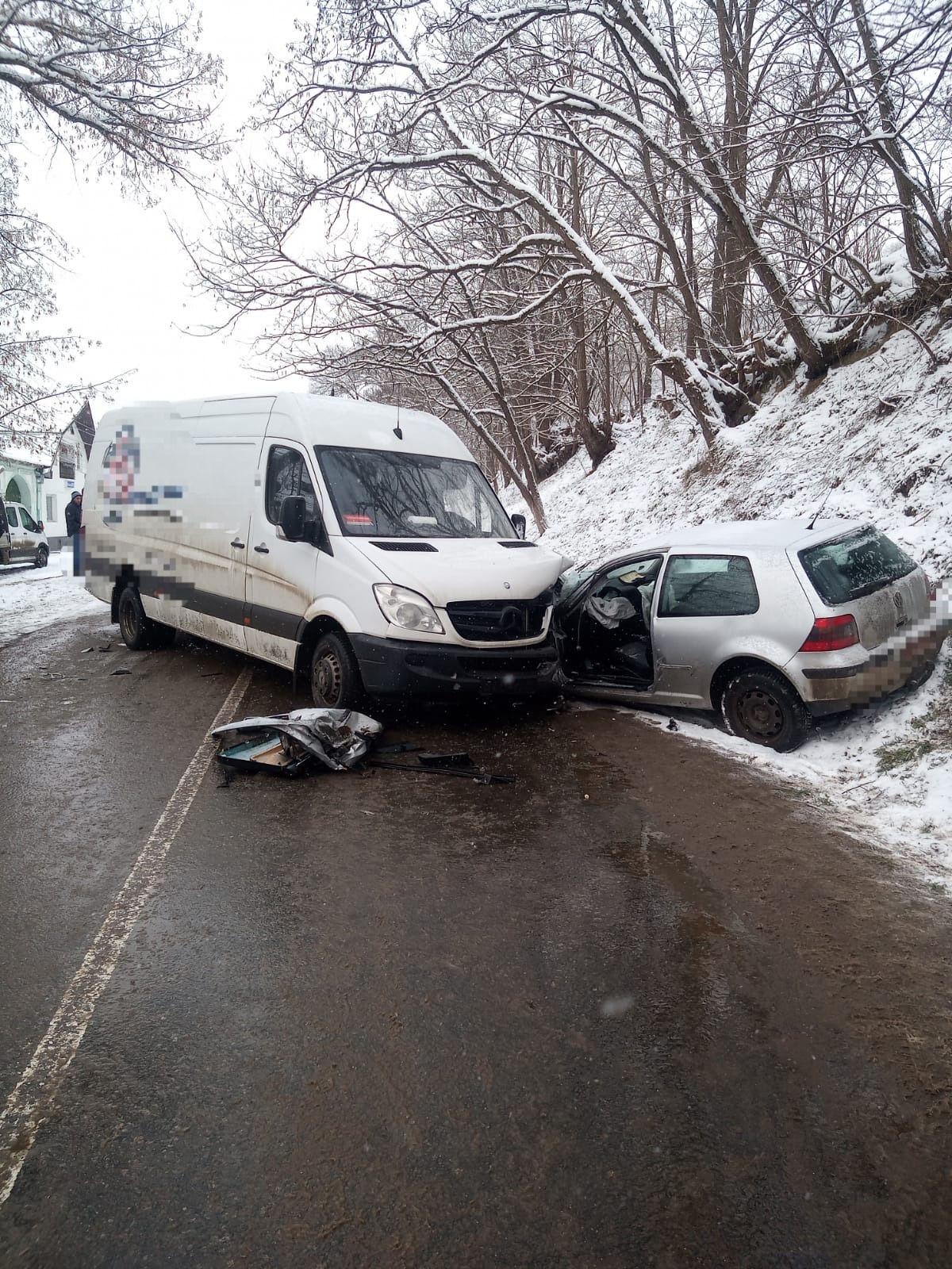 Impact între două autovehicule în localitatea Laslea Impact între două autovehicule în localitatea Laslea