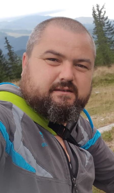 Locuitorii din Săcădate, chemați mâine la vot