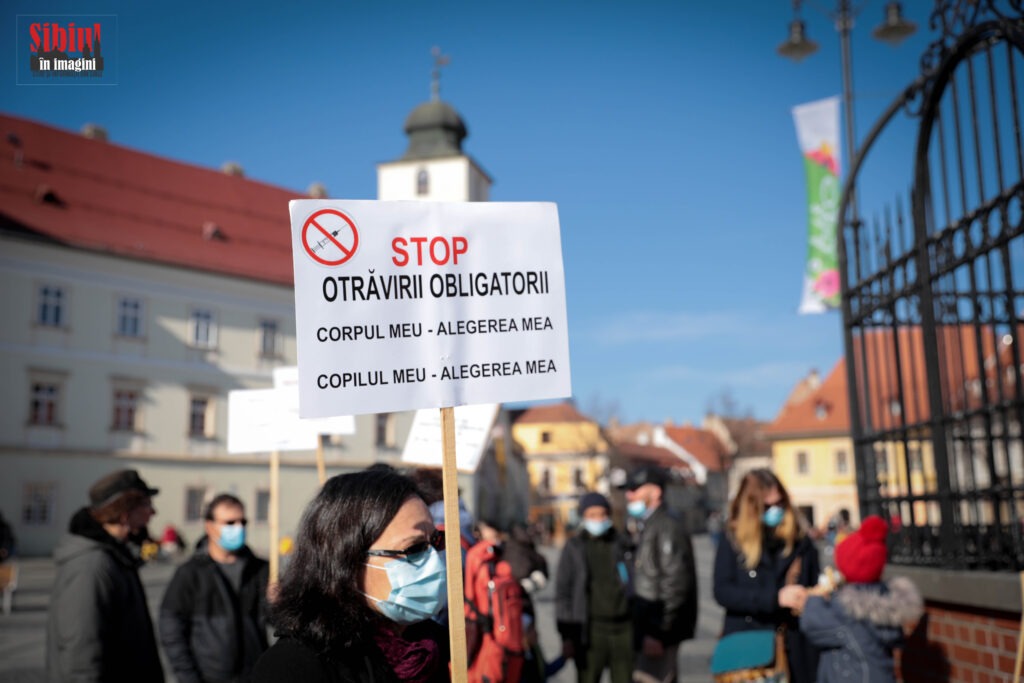 Foto/Video- Protest anti vaccinării obligatorii în Piața Mare- Nu ne injectați cu forța!