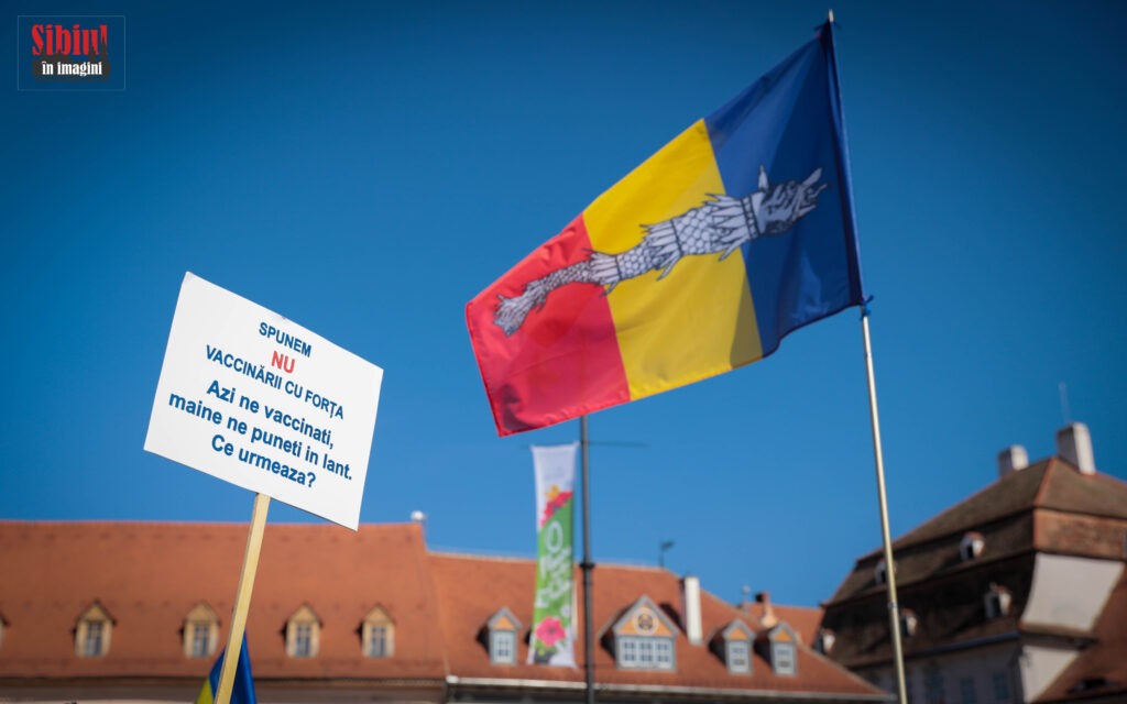 Foto/Video- Protest anti vaccinării obligatorii în Piața Mare- Nu ne injectați cu forța!