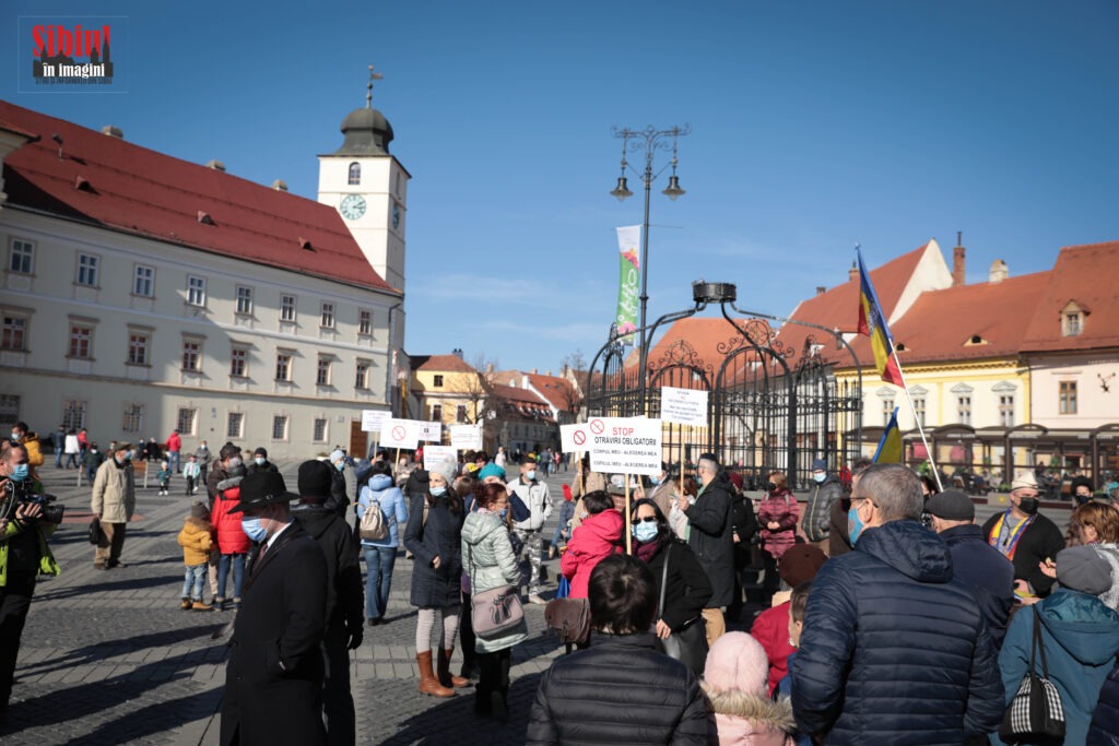 Foto/Video- Protest anti vaccinării obligatorii în Piața Mare- Nu ne injectați cu forța!