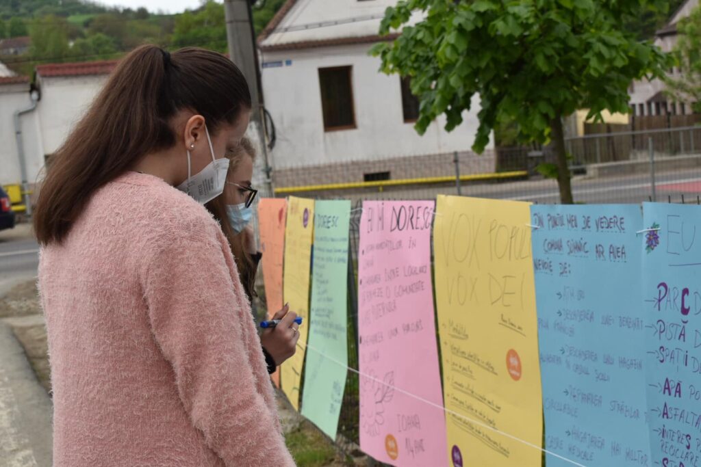 FOTO- Street Debate – Slimnic Sat European de Tineret 2021