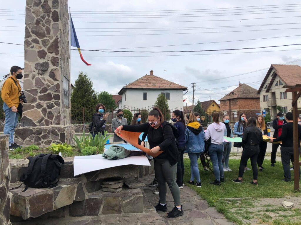 FOTO- Street Debate – Slimnic Sat European de Tineret 2021