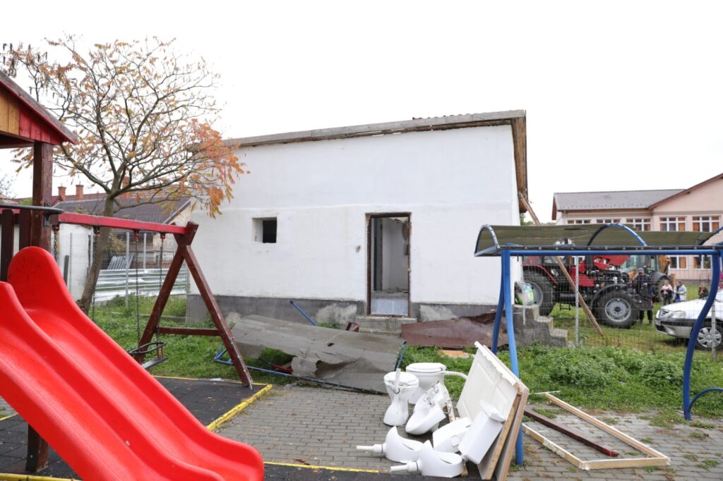 FOTO Vești bune pentru elevii și profesorii Școlii Gimnaziale „Andrei Șaguna” din Șura Mare