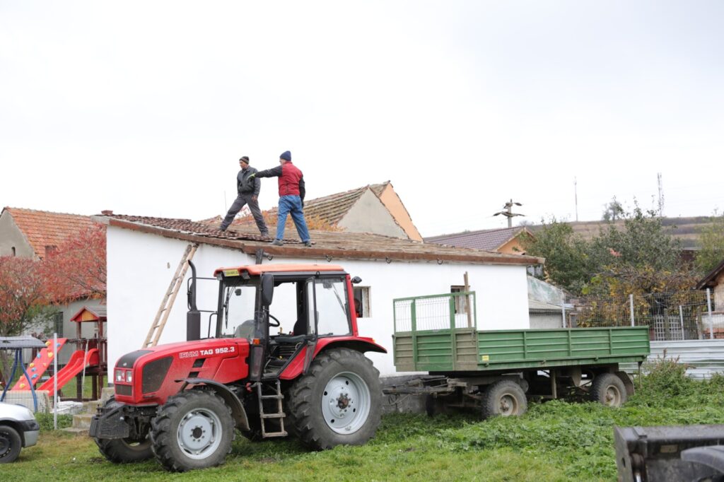FOTO Vești bune pentru elevii și profesorii Școlii Gimnaziale „Andrei Șaguna” din Șura Mare