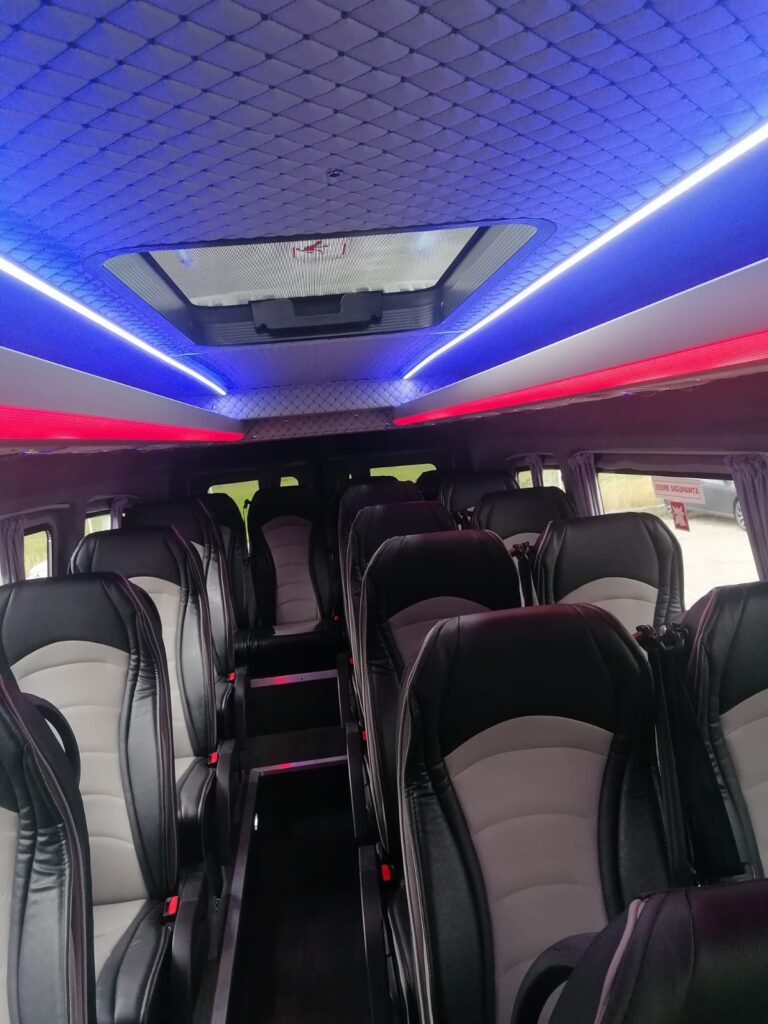 Primăria comunei Șura Mare a achiziționat două microbuze care vor asigura transportul cetățenilor din cele două localități aparținătoare.
