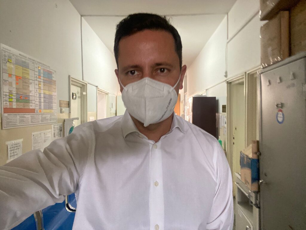 Foto- Nicu Ștefănuță în vizită la Spitalul Județean Sibiu: Medici epuizați, vaccinați puțini pacienți , multă dezinformare. Avem bani europeni pentru Sănătate