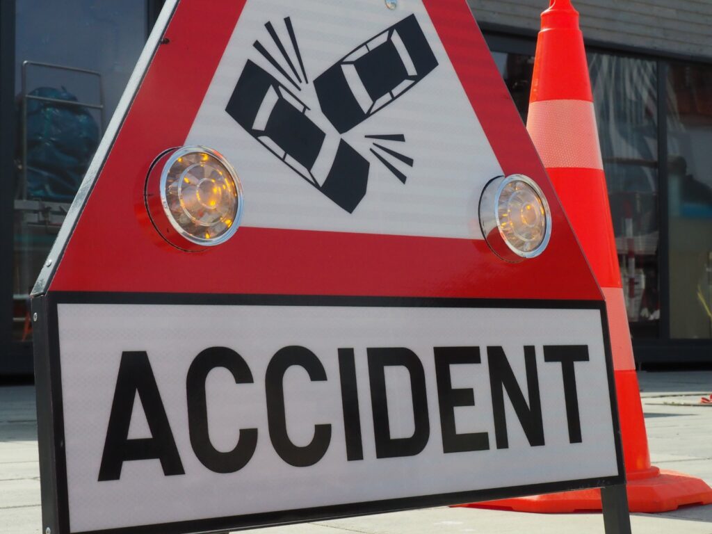 Accident pe Valea Oltului, lângă Boița | 4 victime, 2 bărbați incarcerați