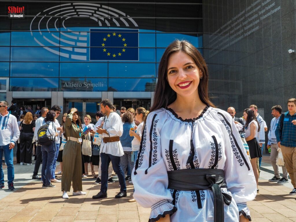 Alexandra Silea FOTO „Europarlamentar pentru o zi”, alături de sibianul Nicu Ștefănuță