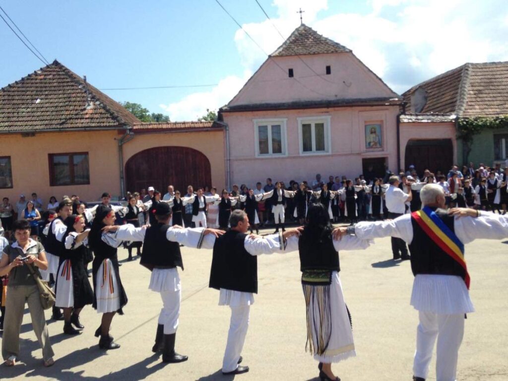 Consiliul Județean Sibiu vă invită să participați la „Hora de la Rusca” Consiliul Județean Sibiu vă invită să participați la „Hora de la Rusca”