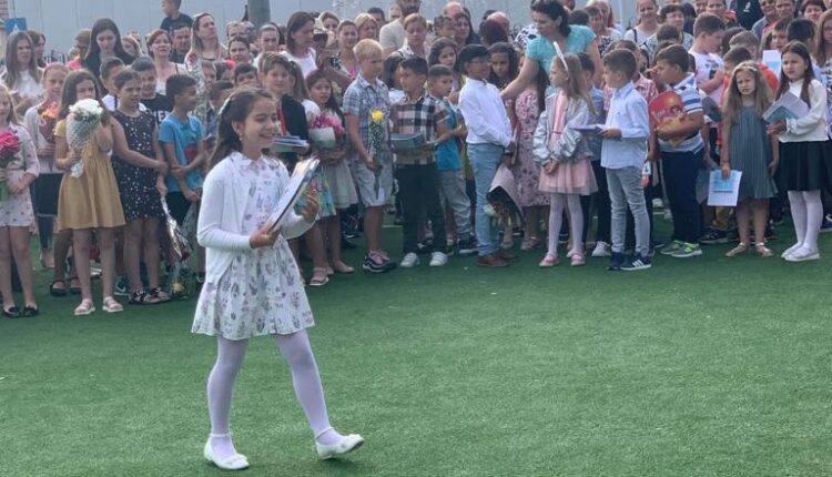 FOTO Momente emoționate pentru elevii tălmăceni la finele acestui an școlar