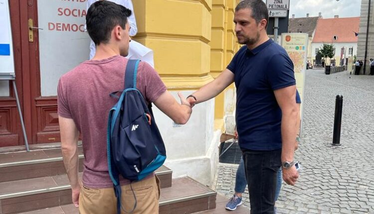 FOTO Organizația Municipală PSD Sibiu s-a alăturat acțiunii „Viitorul Europei”, eveniment inițiat de de europarlamentarul Victor NegrescuFOTO Organizația Municipală PSD Sibiu s-a alăturat acțiunii „Viitorul Europei”, eveniment inițiat de de europarlamentarul Victor Negrescu