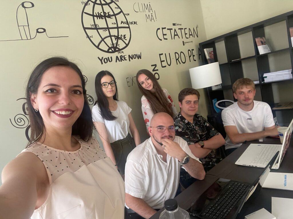 FOTO- Premieră la Sibiu- 19 studenții fac practică în cadrul Biroului Europarlamentarului Nicu Ștefănuță4
