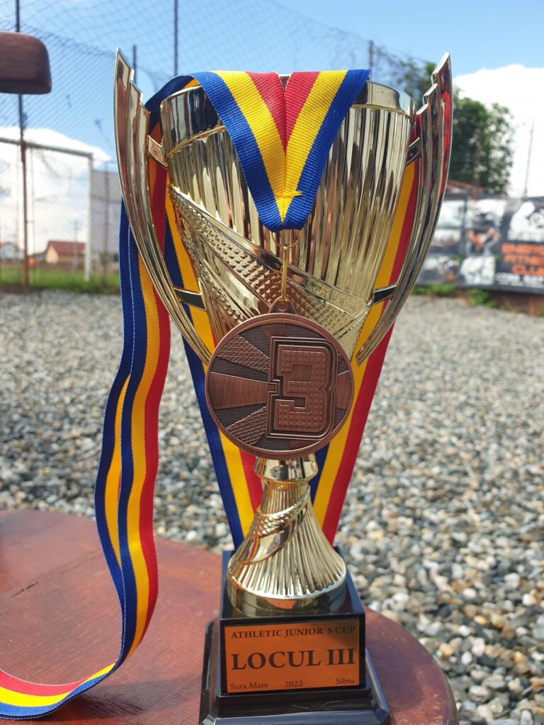 FOTO- VIDEO Tălmaciu are fotbal feminin! Echipa fetelor au câștigat bronzul turneului Athletic Juniors Cup