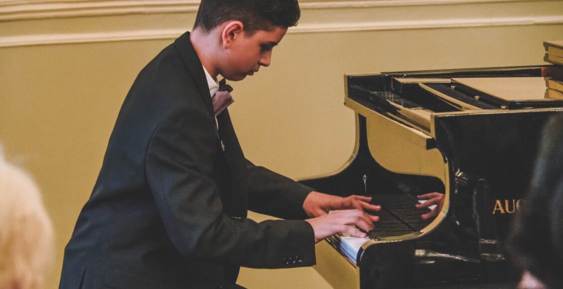 FOTO- VIDEO Darius Isaac Lungu, unul dintre ocupanții locului I, categoria A, la Concursul Festival Internațional de Interpretare Pianistică și Compoziție Carl Filtsch
