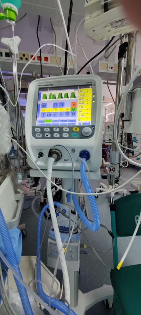 Ventilator neonatal performant, donat Maternității din Sibiu