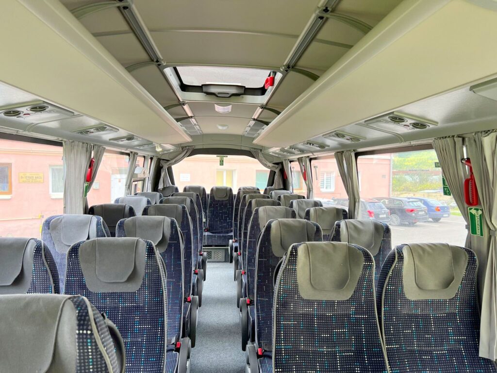 FOTO Primăria oraşului Copşa Mică a achiziţionat un autobuz nou