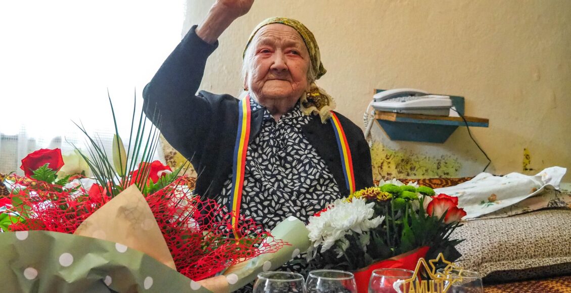 FOTO Maria Pușcaș, cel mai vârstnic locuitor al comunei Sadu- 100 de ani, 100 de amintiri