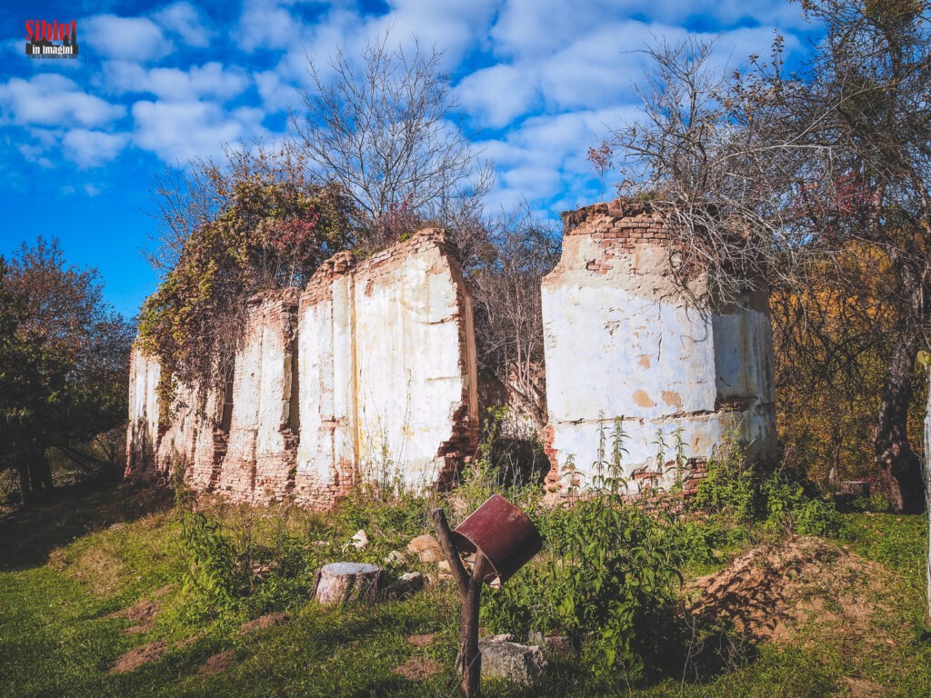 FOTO Mighindoala, satul sibian în care doar Dumnezeu mai locuiește