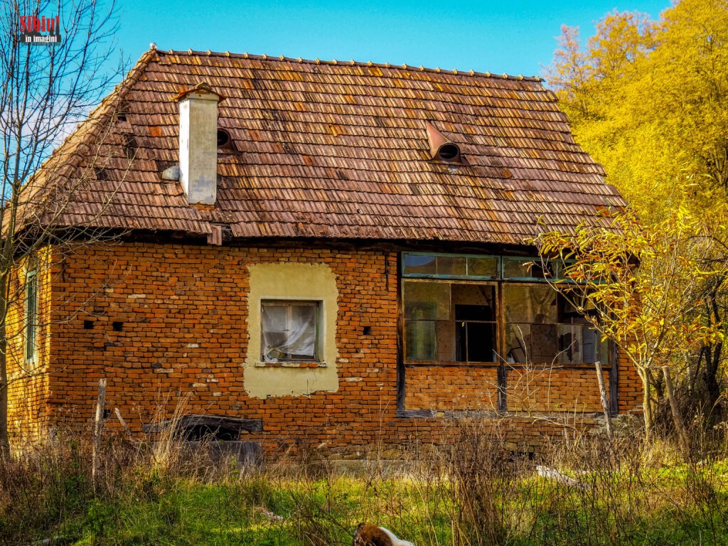 FOTO Mighindoala, satul sibian în care doar Dumnezeu mai locuiește