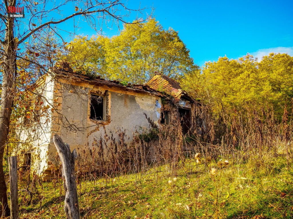 FOTO Mighindoala, satul sibian în care doar Dumnezeu mai locuiește