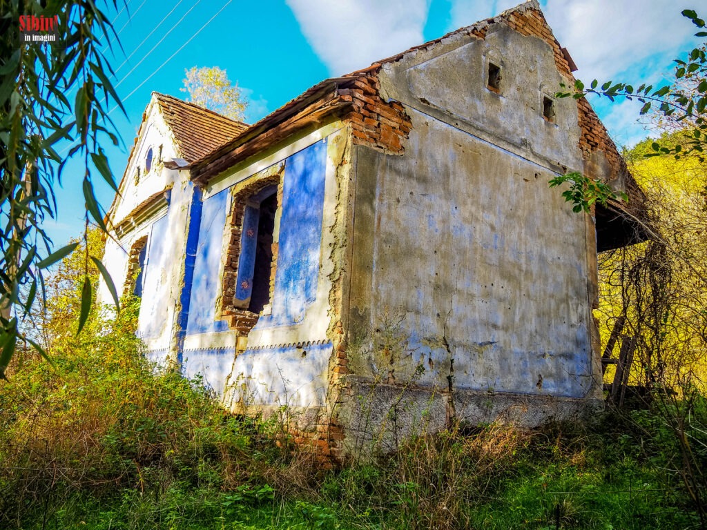 FOTO Mighindoala, satul sibian în care doar Dumnezeu mai locuiește