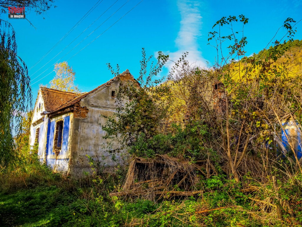 FOTO Mighindoala, satul sibian în care doar Dumnezeu mai locuiește
