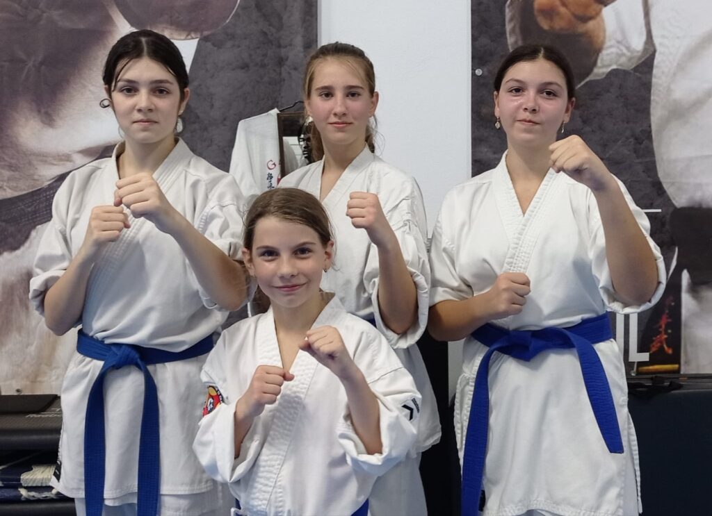 FOTO 5 sportivi legitimați la Clubul Sportiv HIRSCH lupta pentru aurul Campionatul Balcanic din Sofia