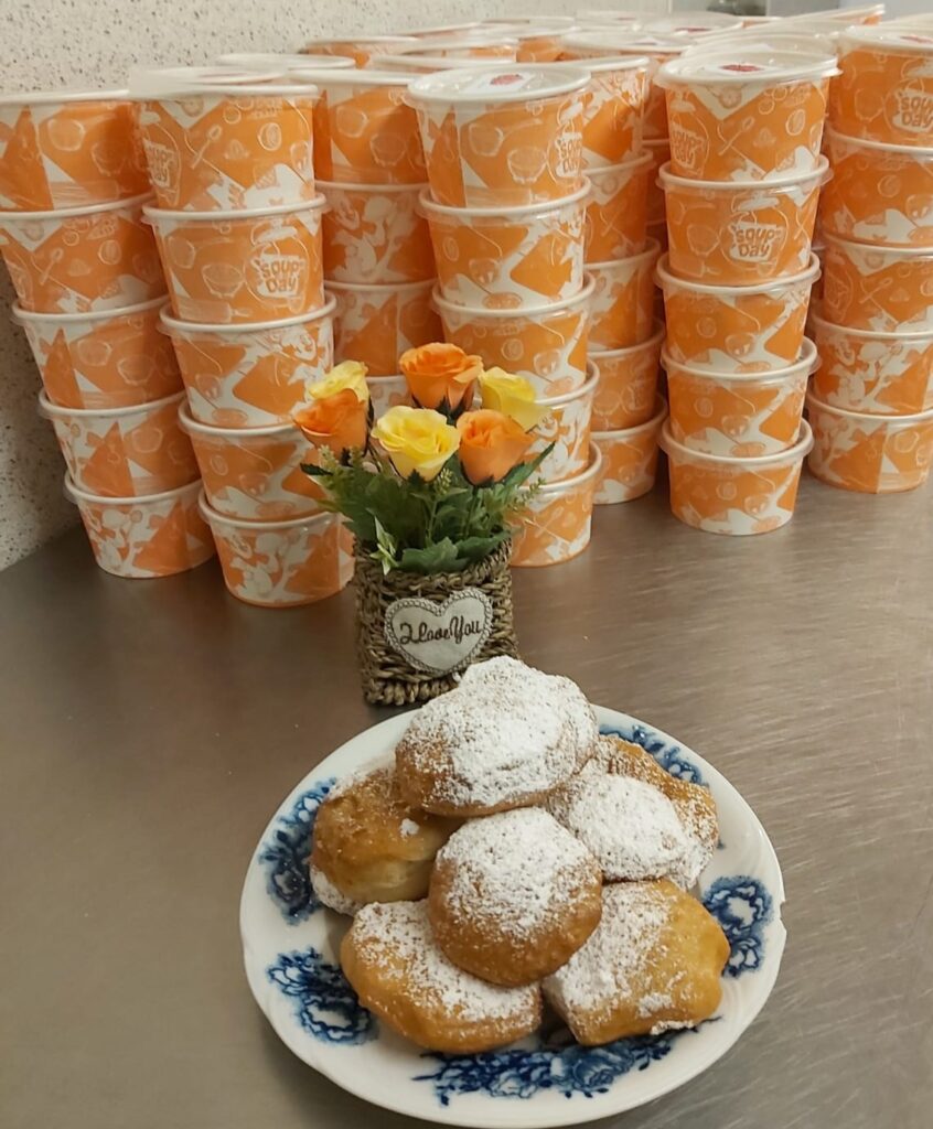 De 8 Martie,Spitalul de Pneumoftiziologie Sibiu și-a „tratat” pacientele și cu surprize dulci și mici gesturi de suflet