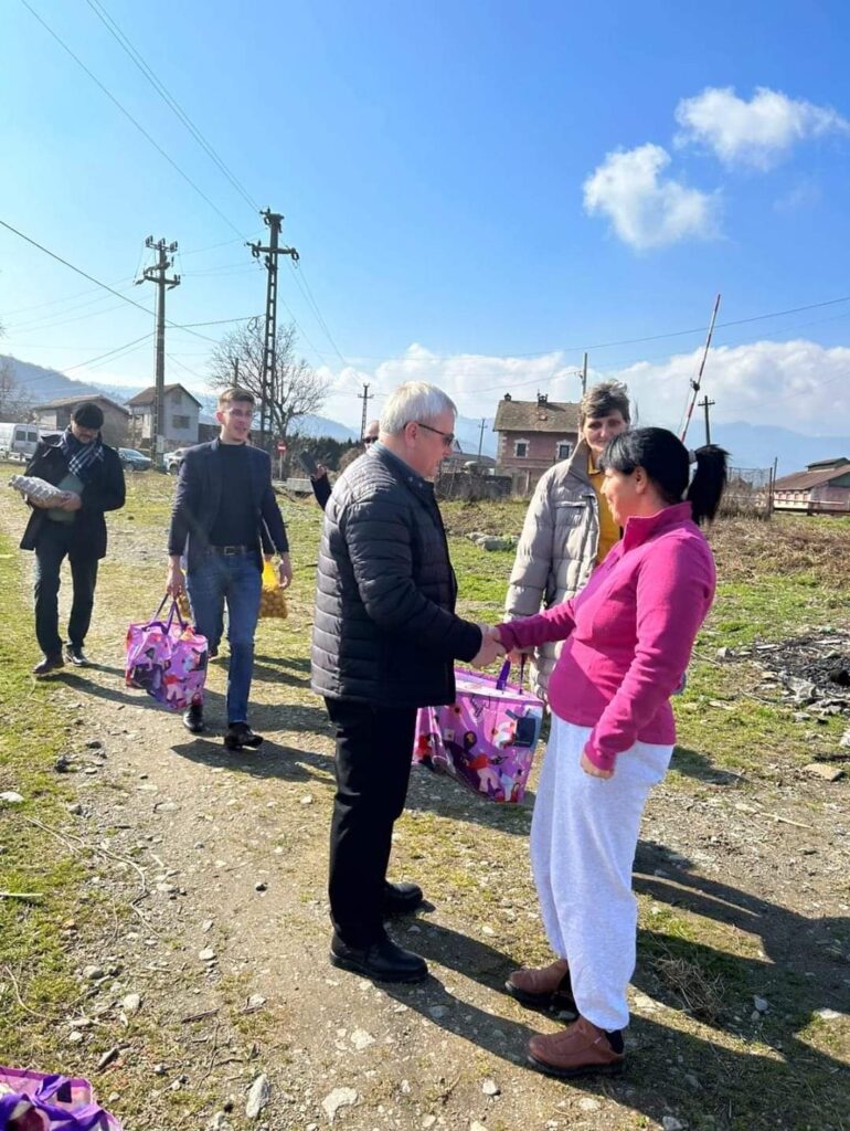 Foto- Autoritățile comunelor Boița și Turnu Roșu și-au dat mâna pentru un caz umanitar