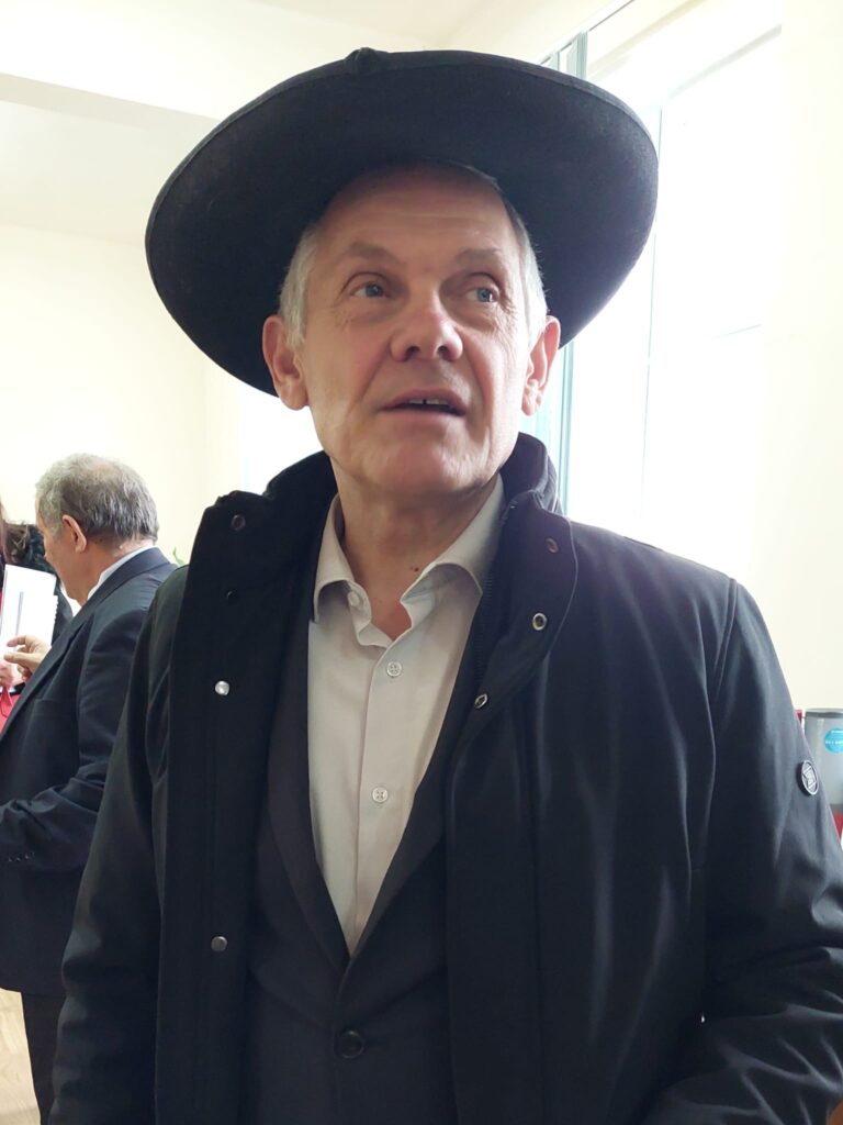 VIDEO - Traian, liderul romilor căldărari din Brateiu: Școala poate să fie un factor în care fetele să fie expuse și noi nu ne dorim acest lucru