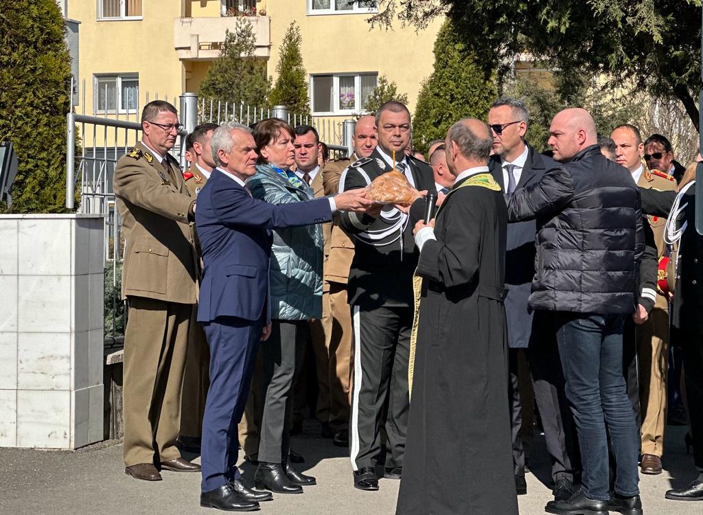 Prefectul Sibiului: Transmit tuturor polițiștilor români, indiferent de rang sau funcție, sincere felicitări și urări de bine