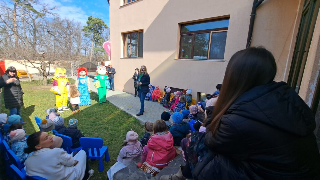 Reprezentanții ADI Eco Sibiu și beneficiarii Centrului Educational All4Joy au căutat metode pentru a face planeta fericită