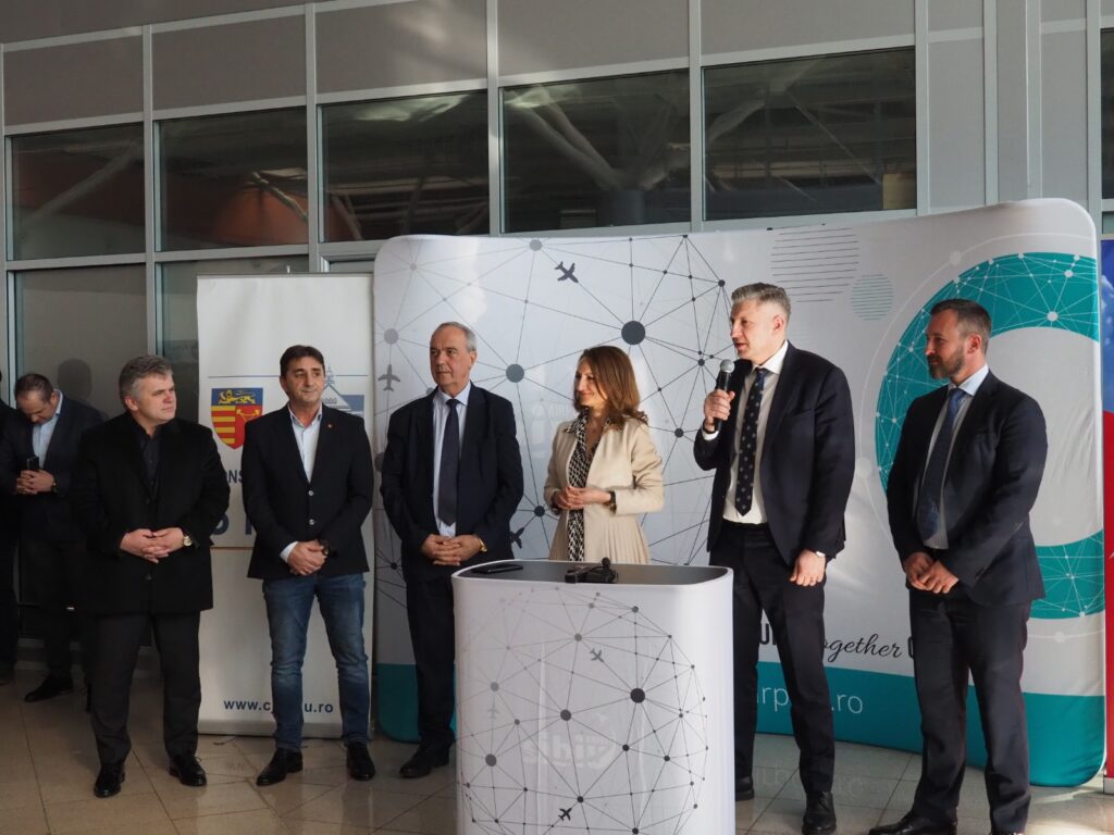 FOTO- VIDEO Daniela Cîmpean: Vă invit să călătoriți de pe Aeroportul Internațional Sibiu spre București cu AirConect