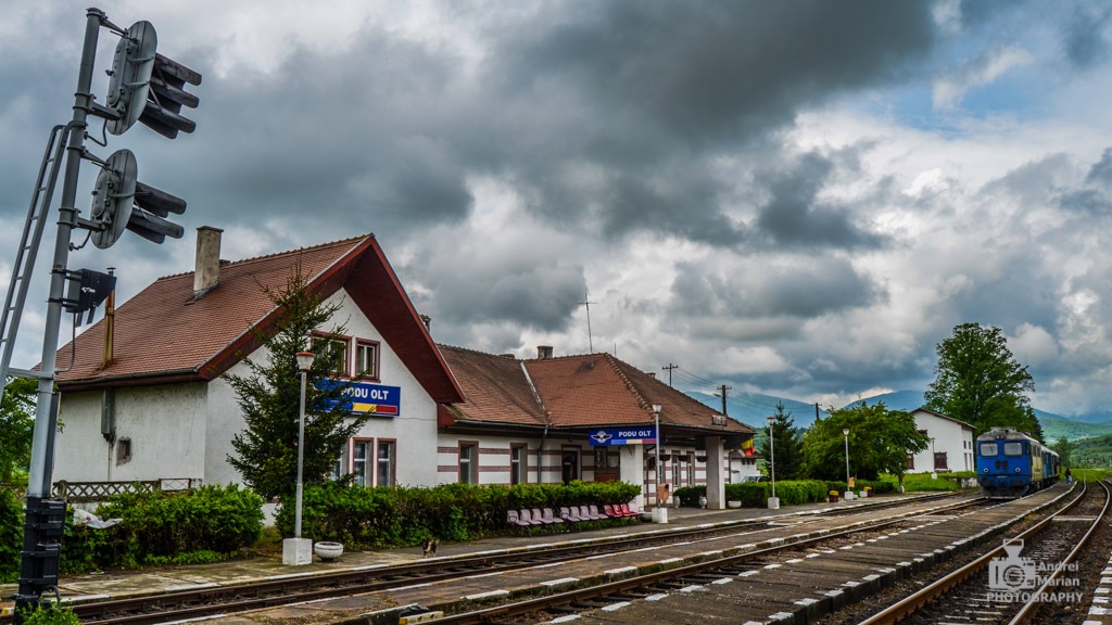 Un bărbat a fost rănit după ce a căzut din tren, în gara Podul Olt