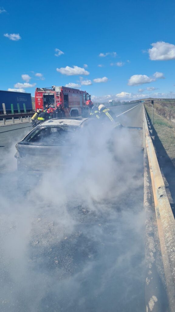 Incendiu pe A1-Un autoturism a luat foc