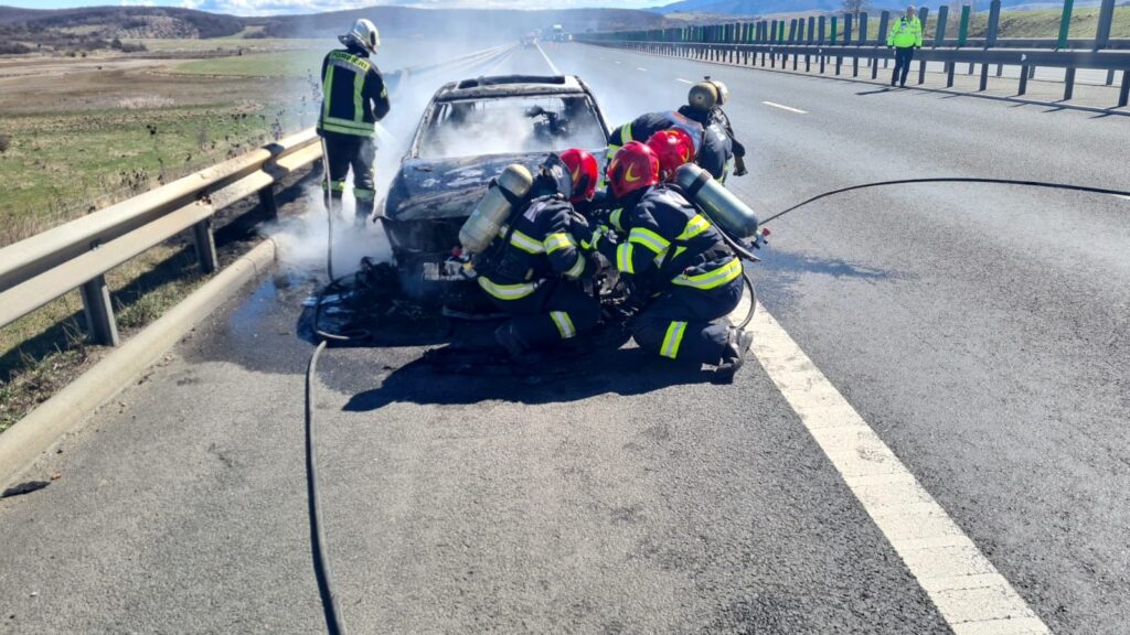 Incendiu pe A1-Un autoturism a luat foc