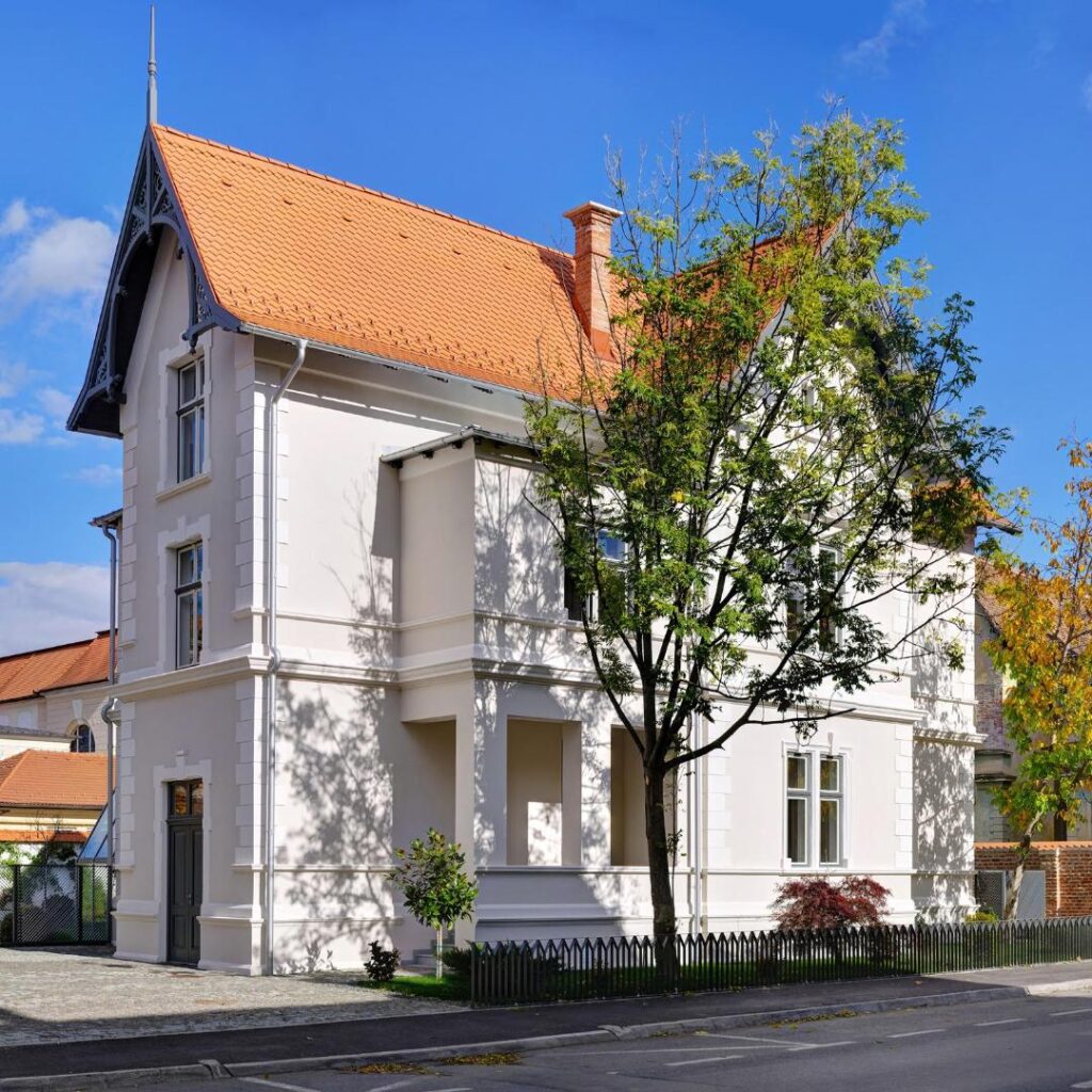 11 artiști sibieni prezintă ”buget zero și câțiva metri pătrați” - expoziție, discuții și ateliere