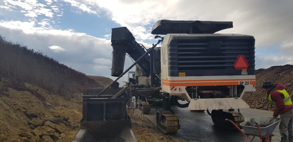 DRUMSERV a redeschis șantierele pe DJ 106 B Ocna Sibiului - Țapu