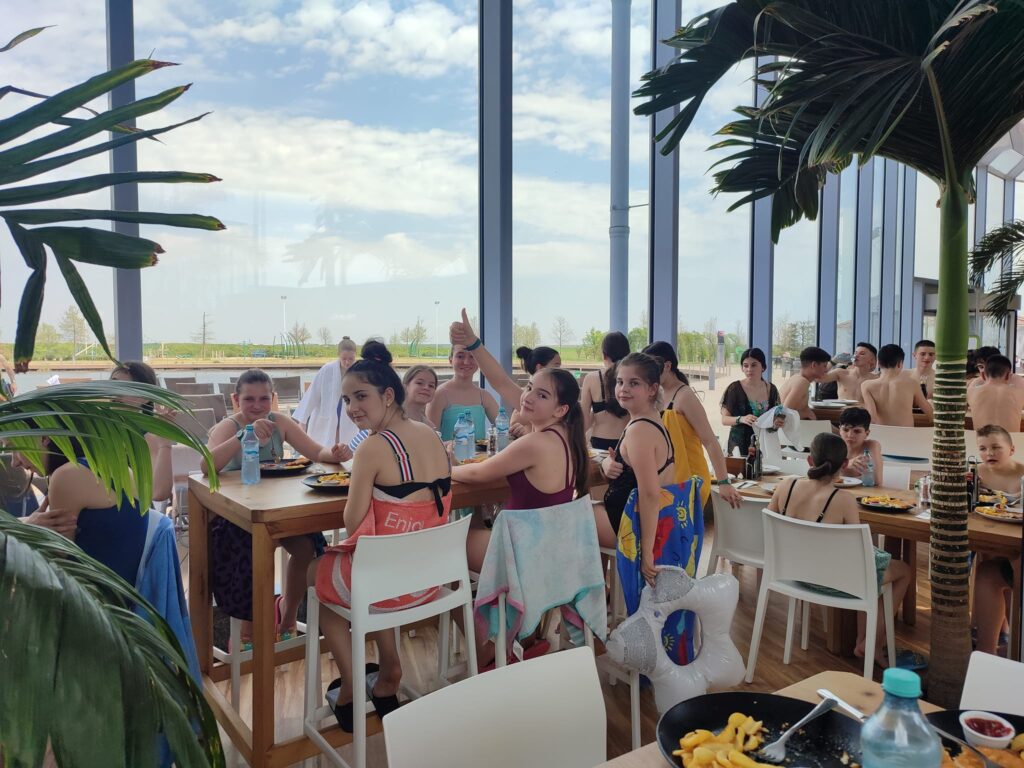 Elevii din comuna Sadu s-au „bălăcit” la Therme București în Săptămâna Școala Altfel