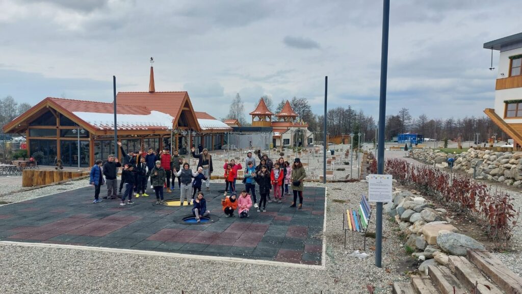 Prin proiectului ,,Punți în dezvoltare” copiii din mediile defavorizate au participat la o tabără în vacanța de Paște în zona Valea Avrigului