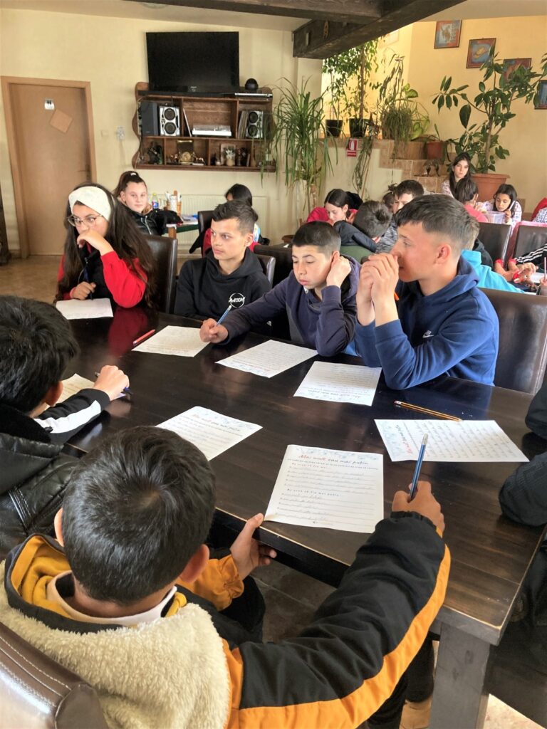 Prin proiectului ,,Punți în dezvoltare” copiii din mediile defavorizate au participat la o tabără în vacanța de Paște în zona Valea Avrigului