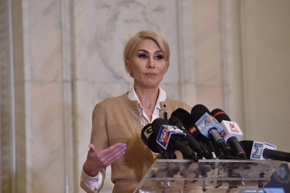 Raluca Turcan: Angajatorii pot primi vouchere de până la 9.600 de lei, pe care să le folosească pentru plata cursurilor propriilor angajați