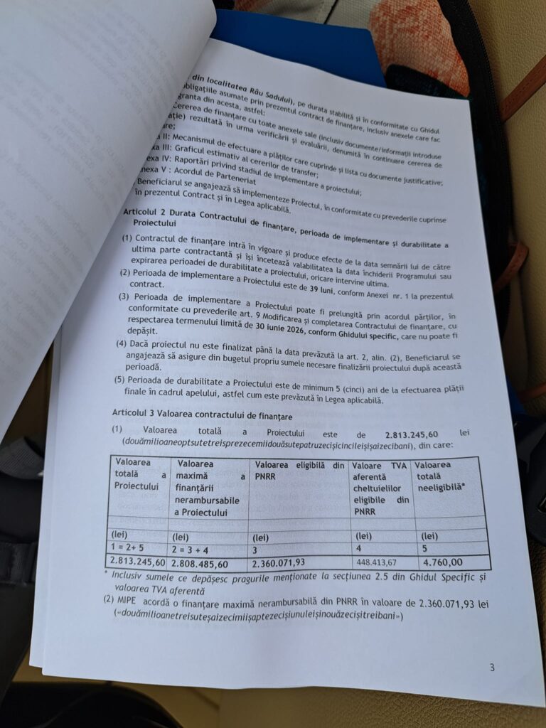 Primarul comunei Râu Sadului a semnat contractul de finanțare în valoare de 2,8 mil lei pentru restaurarea celor 8 gospodării tradiționale