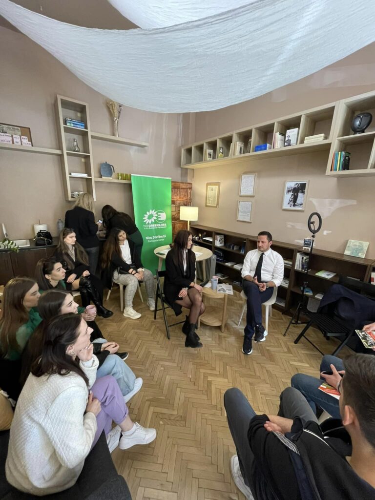 Primii tineri au trecut pragul SibEU Youth Hub