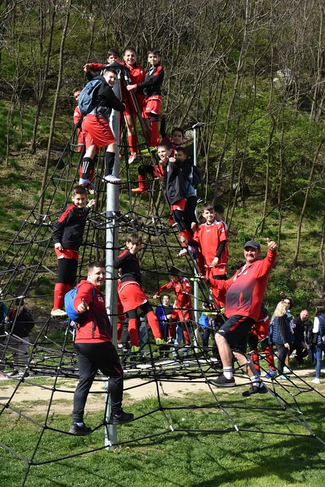 AFC Tălmaciu Under 11, conduși de căpitanul Luca Chirca, susțin pe teren propriu, joc împotriva AFC AC DC SIBIU