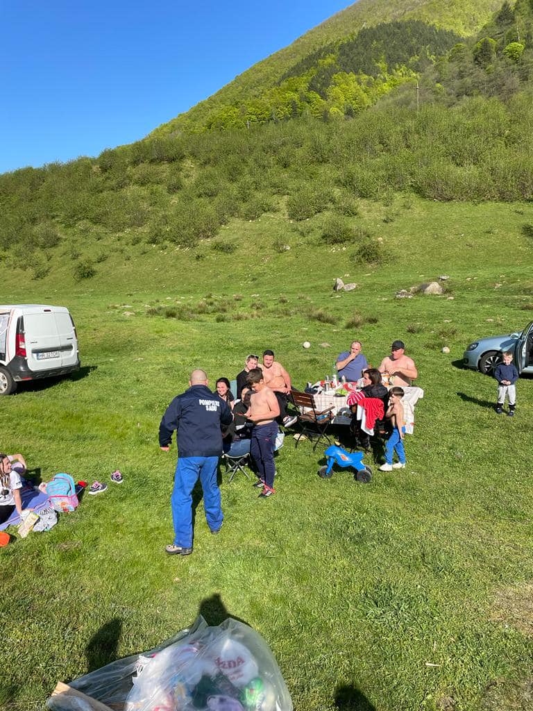 Campanie de prevenire pe tema „gestiunii deșeurilor și a focului deschis” pe Valea Sadului, la iubitorii de pic-nic