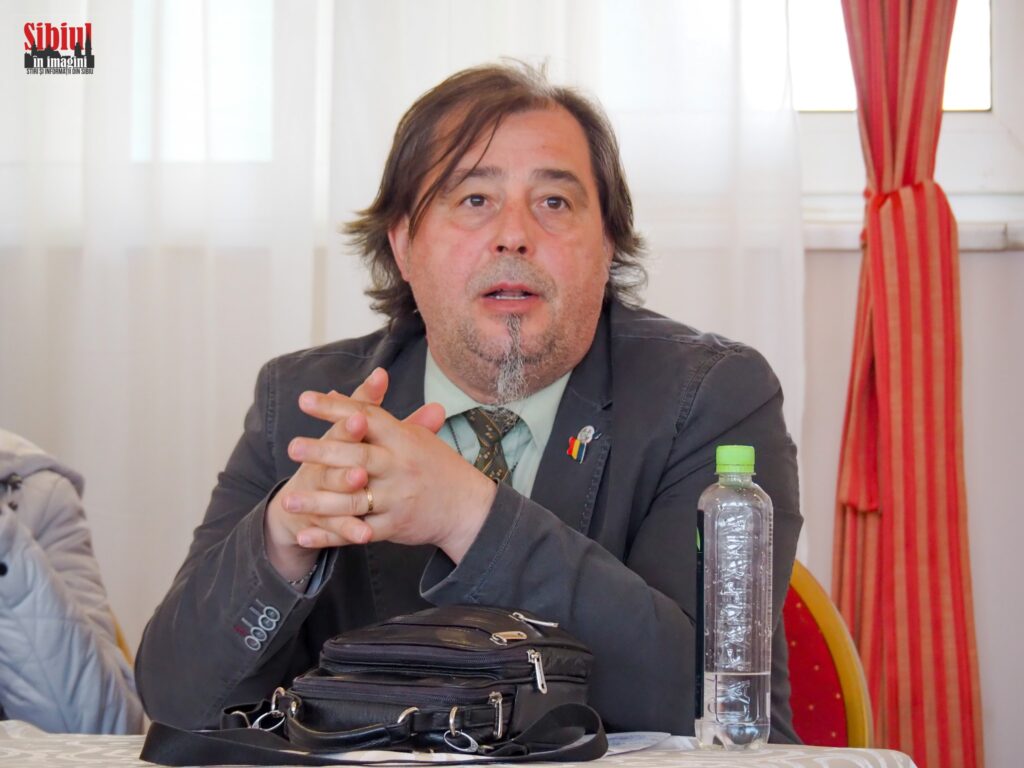 FOTO- VIDEO Problema abandonului școlar în rândul elevilor minori, dezbătută și la Tălmaciu. Părinții vor școală online doar pentru copiii lor, însă autoritățle susțin că e discriminare